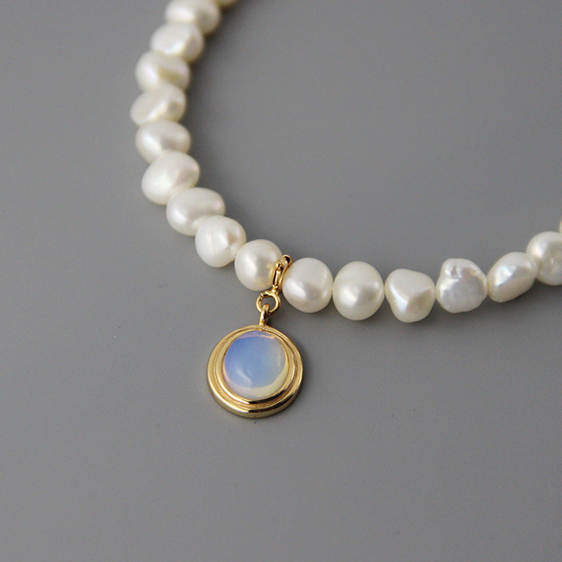 Round Medal Irregular Pearl Necklace