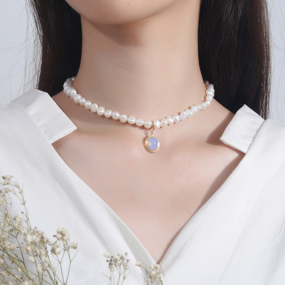 Round Medal Irregular Pearl Necklace
