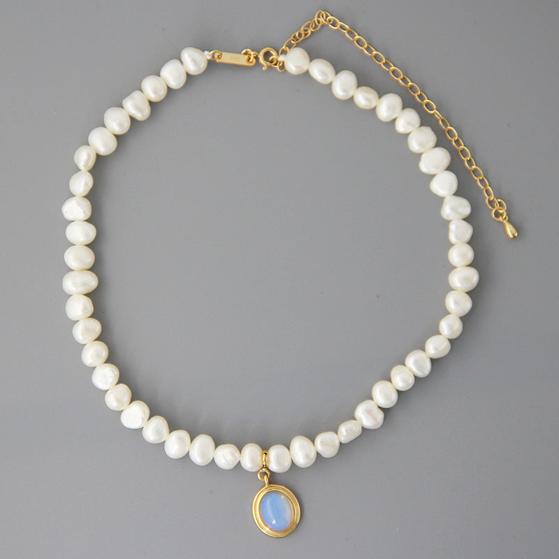 Round Medal Irregular Pearl Necklace